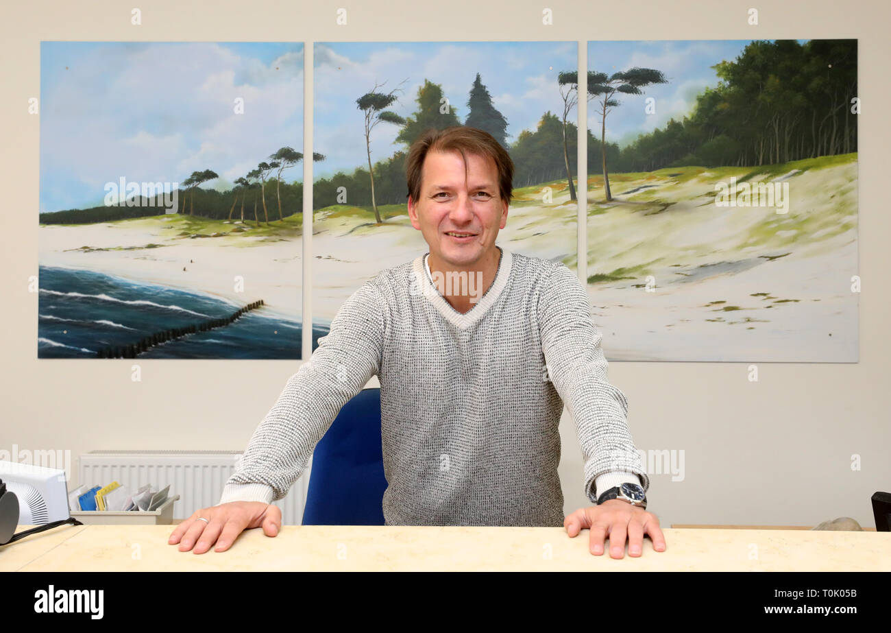19 March 2019, Mecklenburg-Western Pomerania, Graal-Müritz: Oliver Behrens,  owner of the Ostseecamp und Ferienpark Rostocker Heide, is at the  reception. Behrens has had its own radio relay tower built for 60,000 euros.