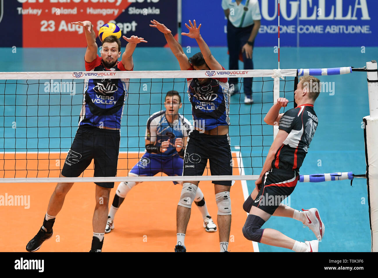 Candy Arena, Monza, Italy. 20th March, 2019. CEV Volleyball Challenge Cup men, Final, 1st leg. Denis Zemchenok of Belogorie Belgorod during the match between Vero Volley Monza and Belogorie Belgorod at the Candy Arena Italy.  Credit: Claudio Grassi/Alamy Live News Stock Photo