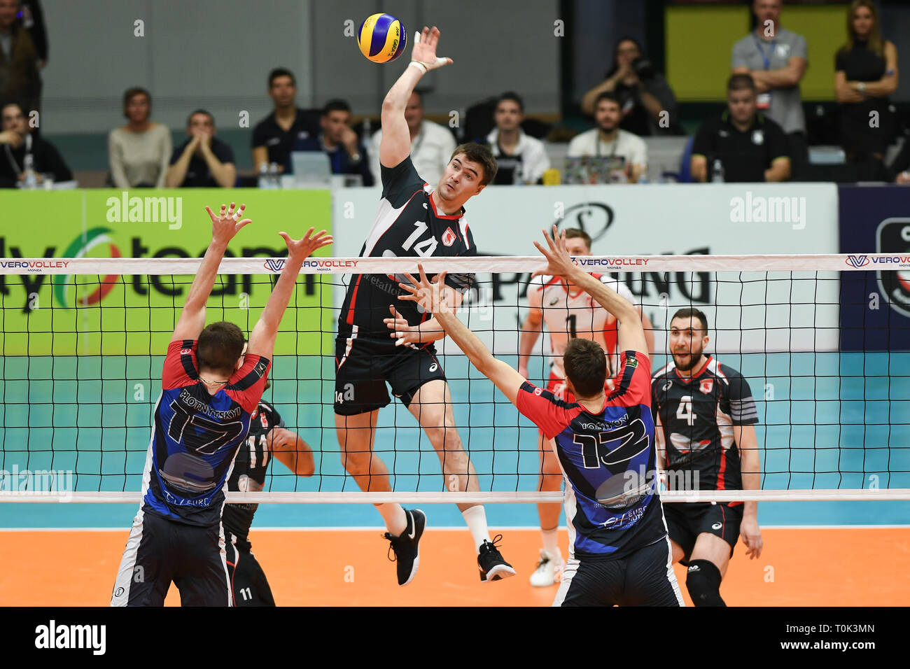 Candy Arena, Monza, Italy. 20th March, 2019. CEV Volleyball Challenge Cup men, Final, 1st leg. Ruslan Khanipov of Belogorie Belgorod during the match between Vero Volley Monza and Belogorie Belgorod at the Candy Arena Italy.  Credit: Claudio Grassi/Alamy Live News Stock Photo