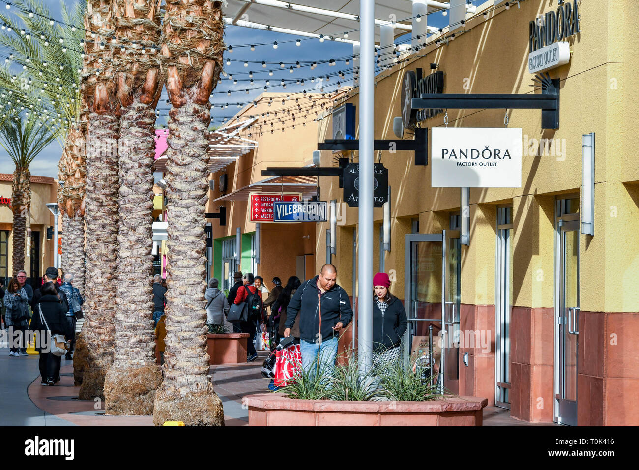 Las Vegas Premium Outlets North Shopping Mall Stock Photo - Alamy