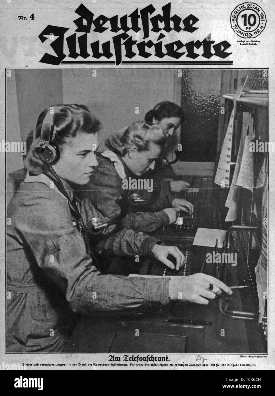 events, Second World War / WWII, Germany, women in war, female auxiliaries of the Wehrmacht at a telephone switch box, 'Deutsche Illustrierte', 21.1.1941, Additional-Rights-Clearance-Info-Not-Available Stock Photo