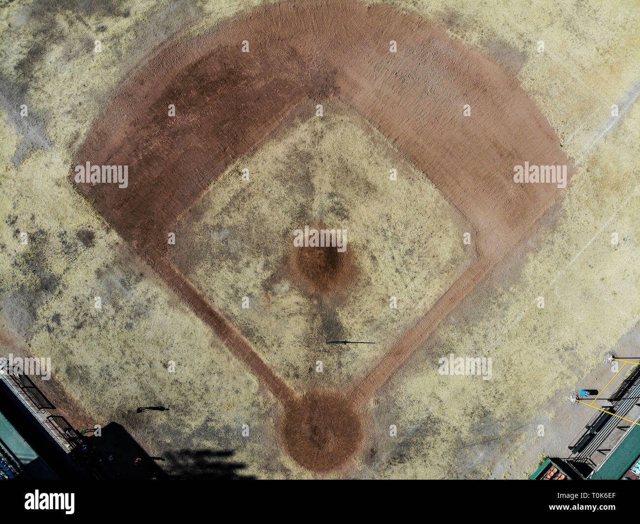 Vista aérea de las gradas, blicher, estacionamiento y terreno de juego o campo del viejo estadio de beisbol Hector Espino, antigua casa de el equipo de los naranjeros de Hermosillo, que juegan en el beisbol invernal de la la Liga Mexicana del Pacifico, LMP  Hermosillo Sonora a 16 Mayo 2018. (Foto: NortePhoto/ Luis Gutierrez ) . . .pclades: Diamante, pasto, pasto seco, seco, desértico, abandono, viejo, old, césped, amarillo, cenital, plano de picada, baseball, baseball find, stadium, estadio de beisbol, sport, deporte, sport complex, Stock Photo