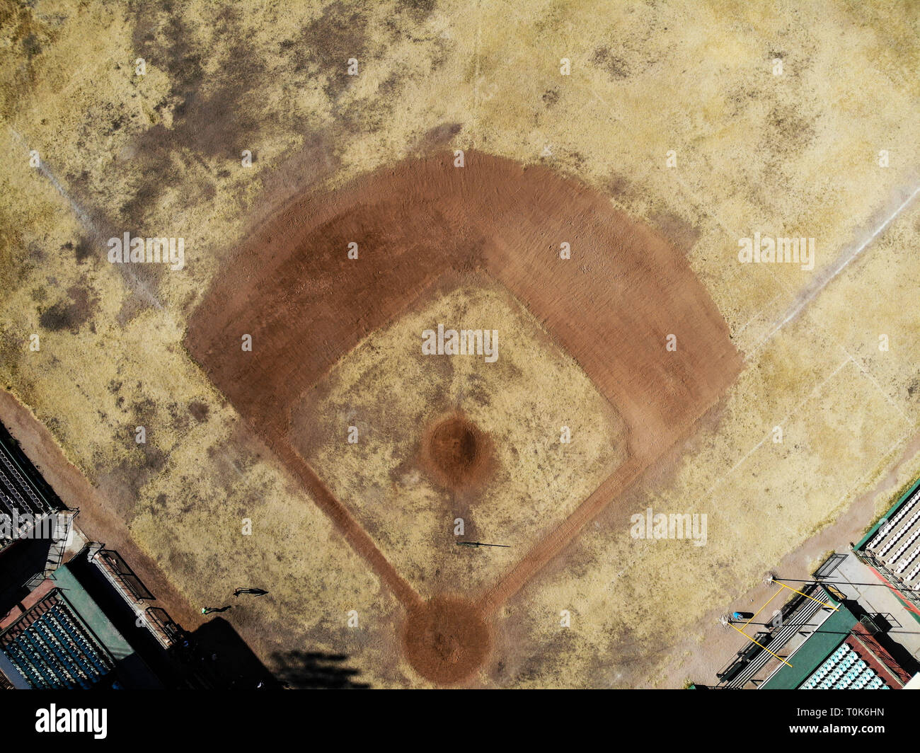 Vista aérea de las gradas, blicher, estacionamiento y terreno de juego o campo del viejo estadio de beisbol Hector Espino, antigua casa de el equipo de los naranjeros de Hermosillo, que juegan en el beisbol invernal de la la Liga Mexicana del Pacifico, LMP  Hermosillo Sonora a 16 Mayo 2018. (Foto: NortePhoto/ Luis Gutierrez ) . . .pclades: Diamante, pasto, pasto seco, seco, desértico, abandono, viejo, old, césped, amarillo, cenital, plano de picada, baseball, baseball find, stadium, estadio de beisbol, sport, deporte, sport complex, Stock Photo