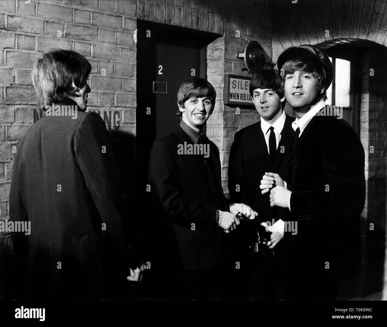 A HARD DAY'S NIGHT, RINGO STARR, GEORGE HARRISON, JOHN LENNON, PAUL MCCARTNEY, 1964 Stock Photo