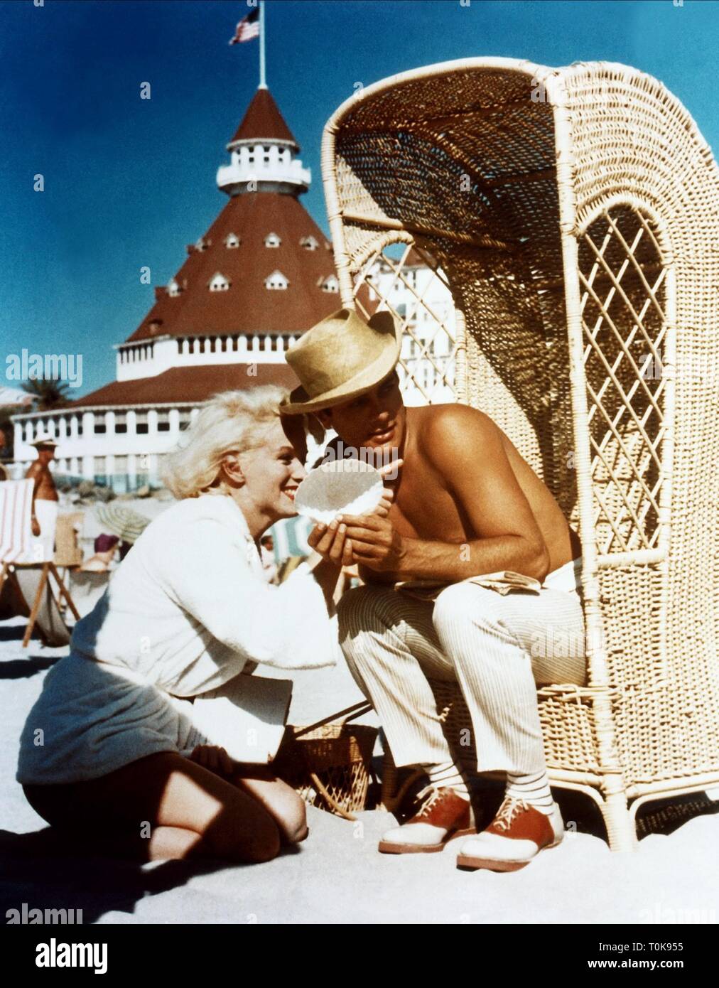 MARILYN MONROE, TONY CURTIS, SOME LIKE IT HOT, 1959 Stock Photo