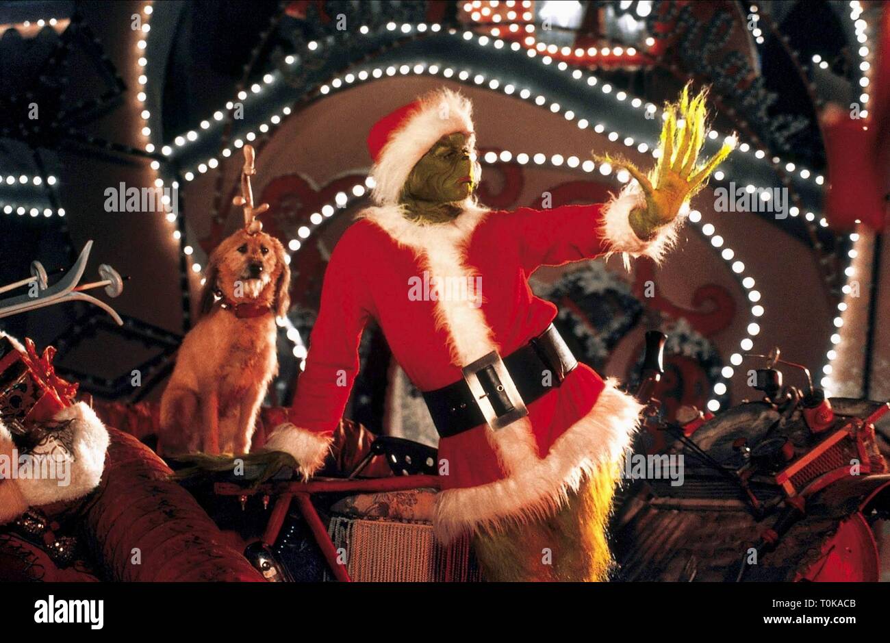 MAX THE DOG, JIM CARREY, HOW THE GRINCH STOLE CHRISTMAS, 2000 Stock Photo -  Alamy