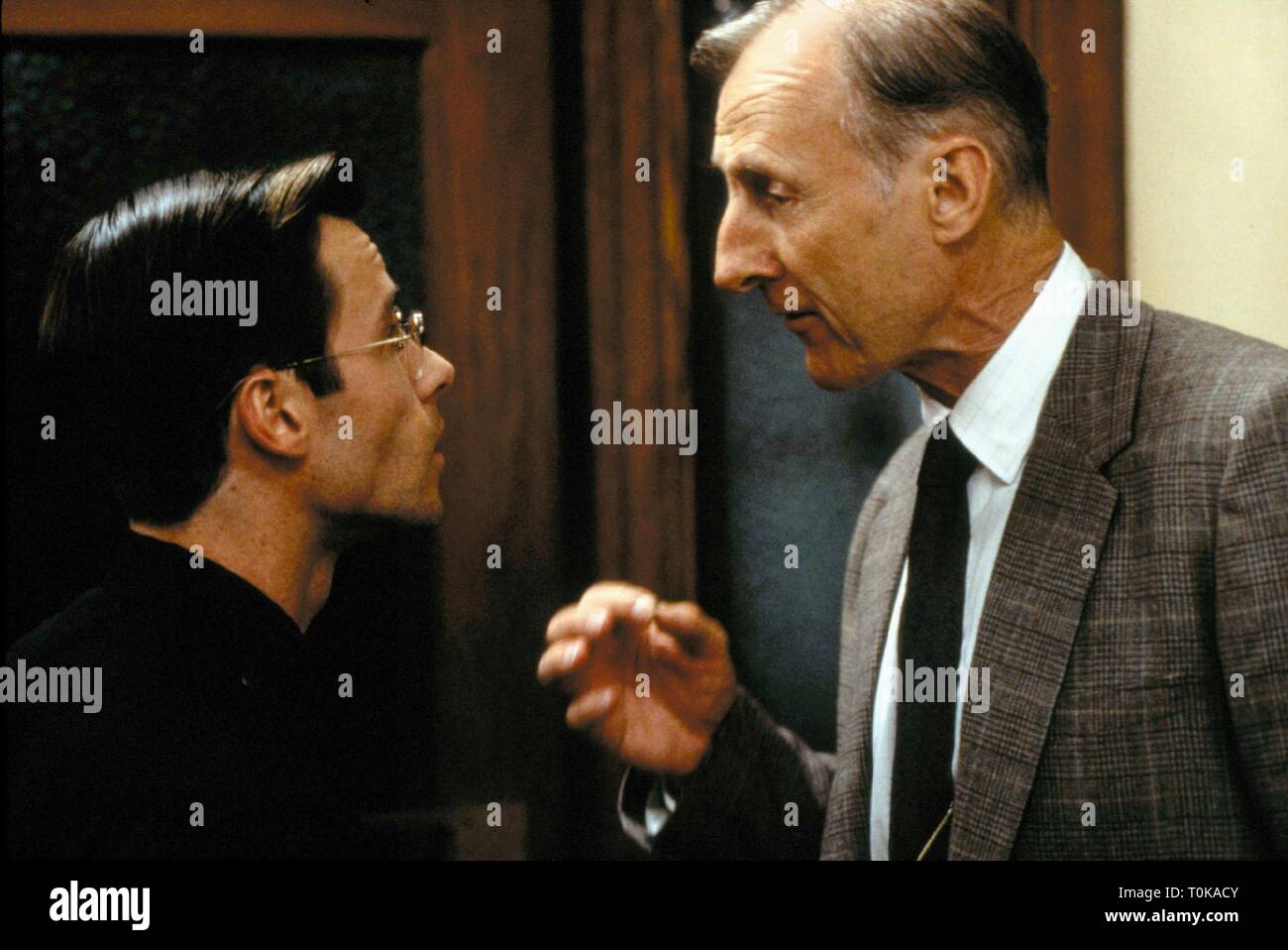 guy-pearce-james-cromwell-la-confidential-1997-T0KACY.jpg