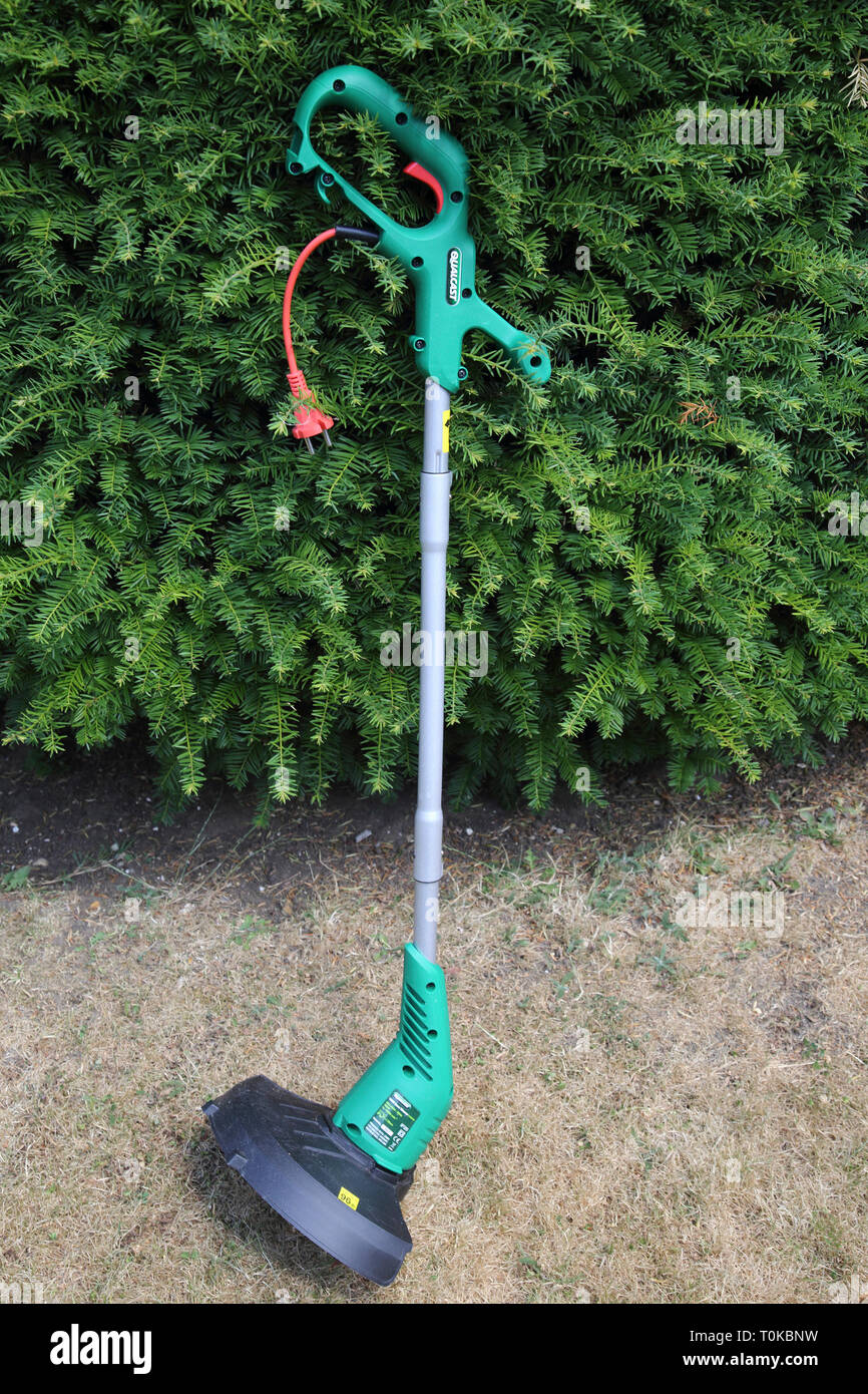 Electric strimmer hi-res stock photography and images - Alamy