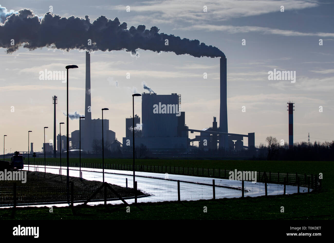 Coal-fired power plants near Wilhelmshaven, Uniper and ENGIE  Kraftwerke,East Frisia, Northern Germany, North Sea Coast Stock Photo -  Alamy