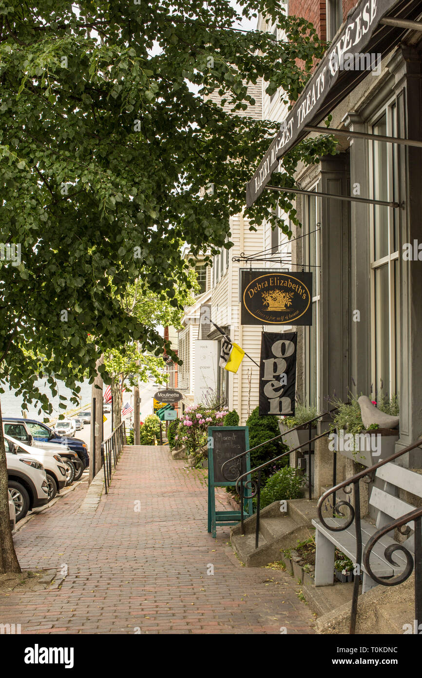 Wiscasset's Motto is Maine's Prettiest Village. Jammed with traffic during the summer, it's known for Red's Eats Lobster takeout and plenty of other s Stock Photo