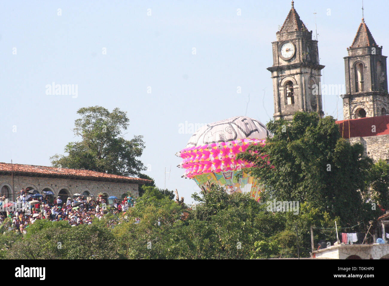 ZOZOCOLCO.- Este domingo se realizo el festival nacional de globos de papel china celebrado en este municipio a donde llegaron decenas de visitantes. /FOTOJAROCHA.COM/ Polo Rivera /NortePhoto Stock Photo