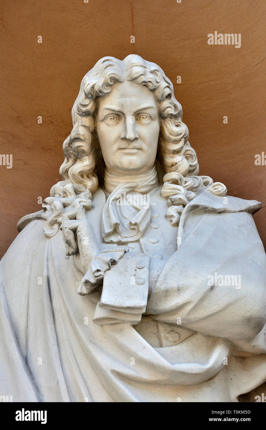 London, England, UK. Statue (by William Theed) on Burlington Gardens facade of the Royal Academy (Burlington House) Gottfried Wilhelm Leibniz Stock Photo