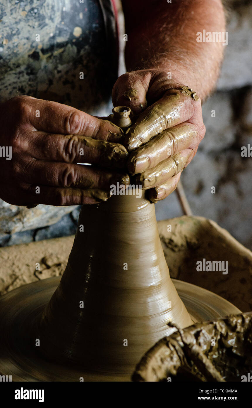 Clay pot maker hires stock photography and images Alamy