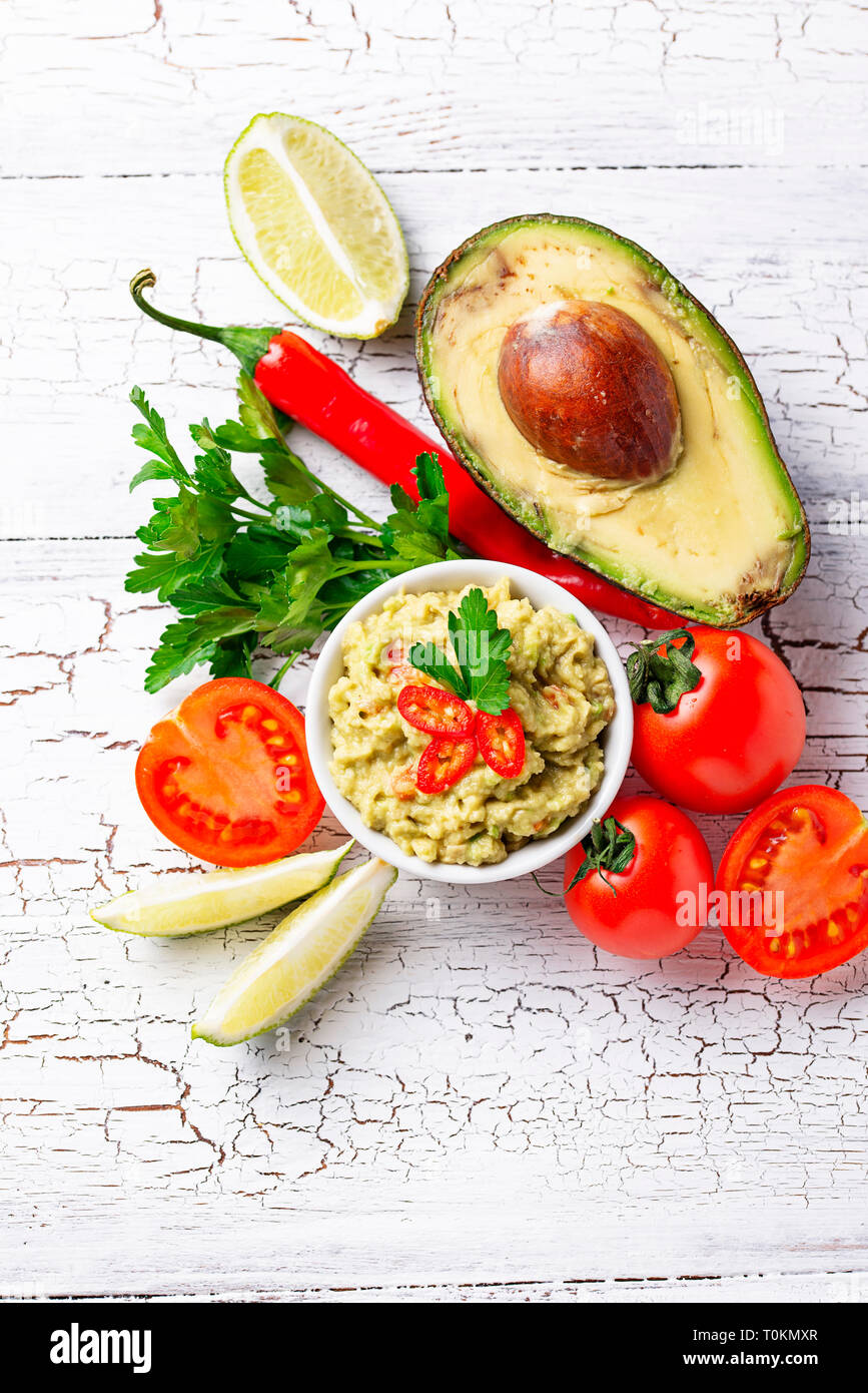 Traditional Mexican avocado sauce guacamole Stock Photo Alamy