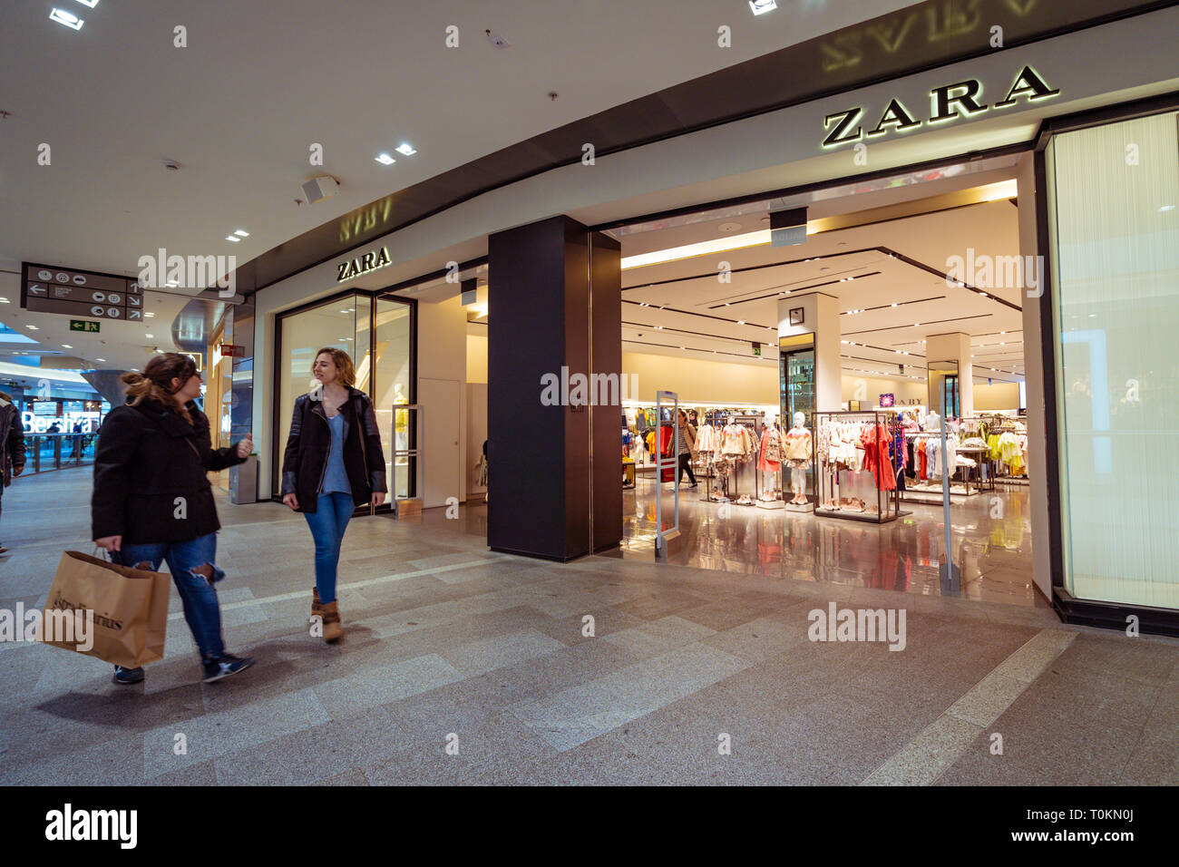 Reus, Spain. March 2019: ZARA fashion store in La Fira shopping mall Stock  Photo - Alamy