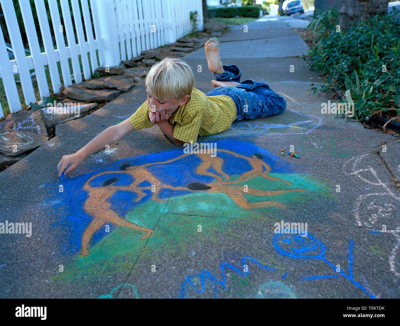 Sidewalk chalk children house hi-res stock photography and images - Alamy