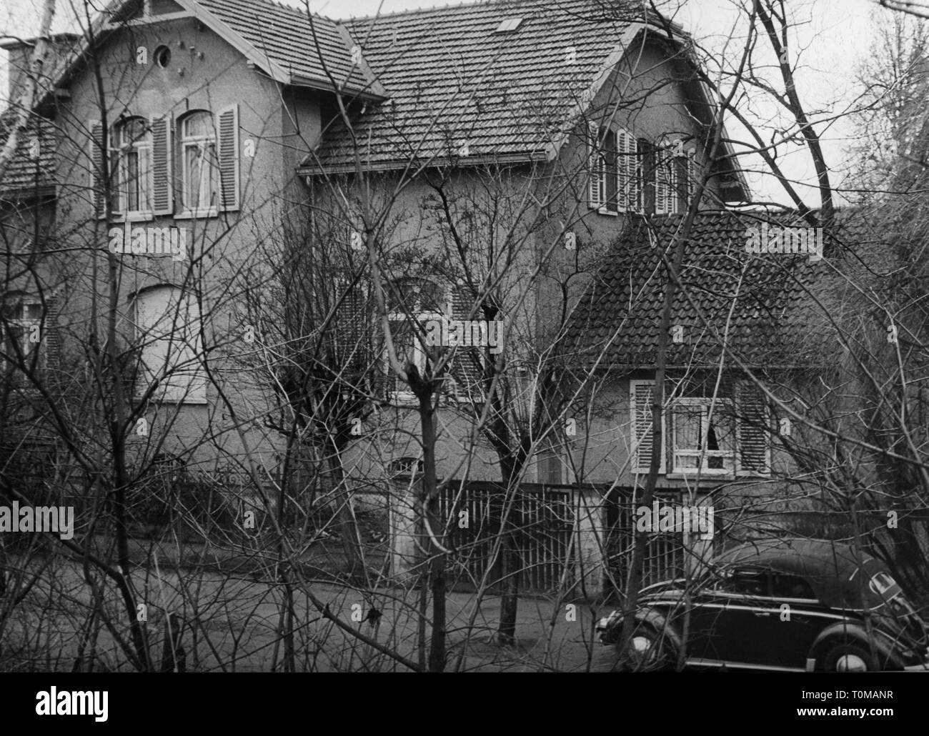 geography / travel, Germany, Brunswick, building, mansion in Stresemannstrasse 5, accommodation of the Duchess Victoria Louise of Brunswick 1956 - 1980, exterior view, 4.12.1956, House of Hohenzollern, Princess of Prussia, House of Hanover, Welf dynasty, Welfs, West Germany, Western Germany, aristocracy, aristocracies, high nobility, Riddagshausen, house, houses, Lower Saxony, Central Europe, 1950s, 50s, 20th century, building, buildings, villa, mansion, villas, mansions, historic, historical, Viktoria Luise, Additional-Rights-Clearance-Info-Not-Available Stock Photo