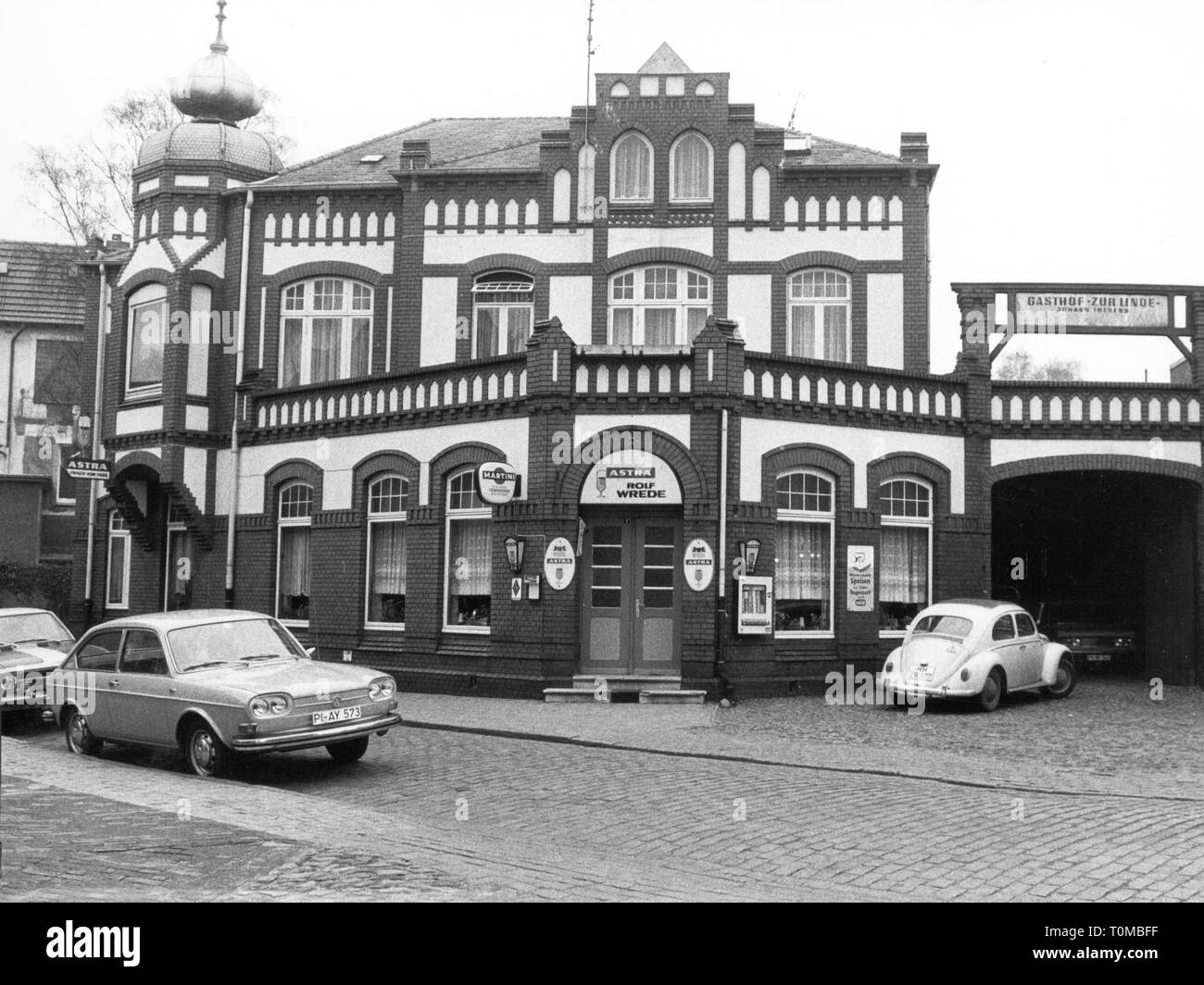 geography / travel, Germany, Barmstedt, gastronomy, inn Zur Linde, exterior view, 1971, restaurants, tavern, restaurant, taverns, advertising, Astra beer, architecture, building, buildings, car cars, parking, Volkswagen, VW beetle, VW 411, Schleswig-Holstein, Schleswig Holstein, West Germany, Western Germany, Germany, Central Europe, 1970s, 70s, 20th century, no-people, inn, inns, historic, historical, Additional-Rights-Clearance-Info-Not-Available Stock Photo