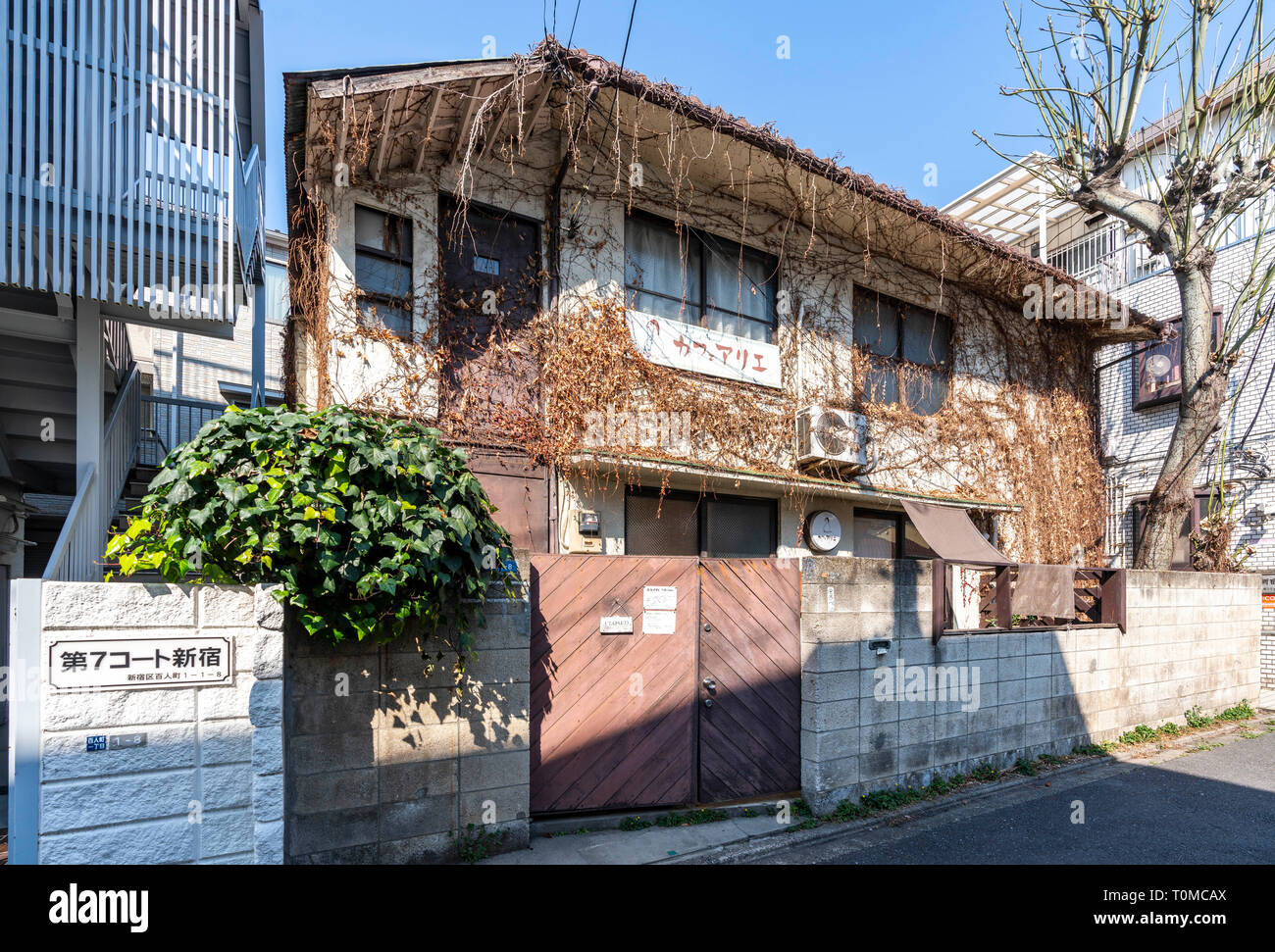 Shinjuku White House, Shinjuku-Ku, Tokyo, Japan. Built in 1957 ...
