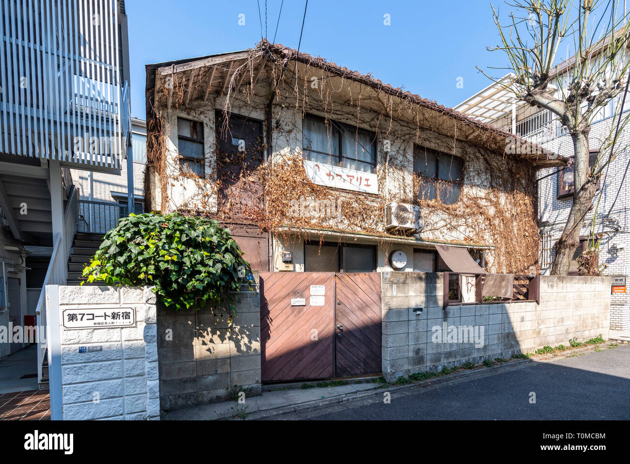 Shinjuku White House, Shinjuku-Ku, Tokyo, Japan. Built in 1957 ...