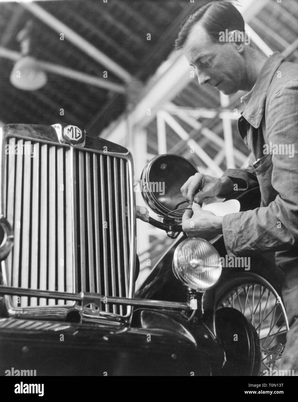 industry, car industry, production, mounting of a MG TC Roadster, Morris Garages works, Abingdon, Oxfordshire, England, 2nd half 1940s, Additional-Rights-Clearance-Info-Not-Available Stock Photo