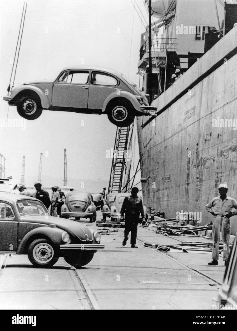 transport / transportation, navigation, harbour, cargo port, unload of Volkswagen Beetle cars, Dundalk Marine Terminal, Baltimore, Maryland, USA, 18.8.1971, Additional-Rights-Clearance-Info-Not-Available Stock Photo