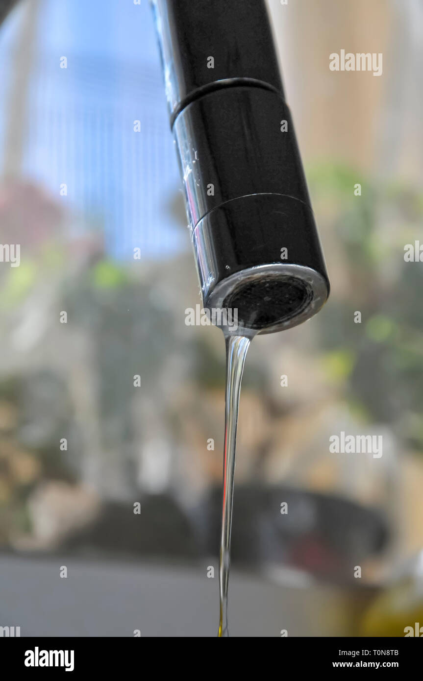 Kitchen faucet aerator hires stock photography and images Alamy