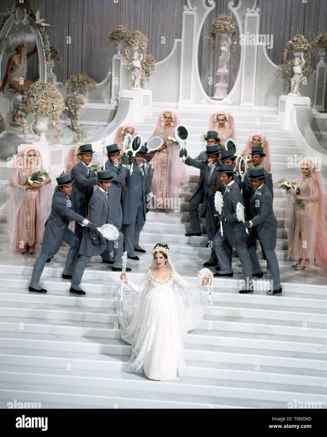 BARBRA STREISAND as Fanny Brice FUNNY GIRL 1968 director William Wyler producer Ray Stark  Rastar Productions / Columbia Pictures Corporation Stock Photo