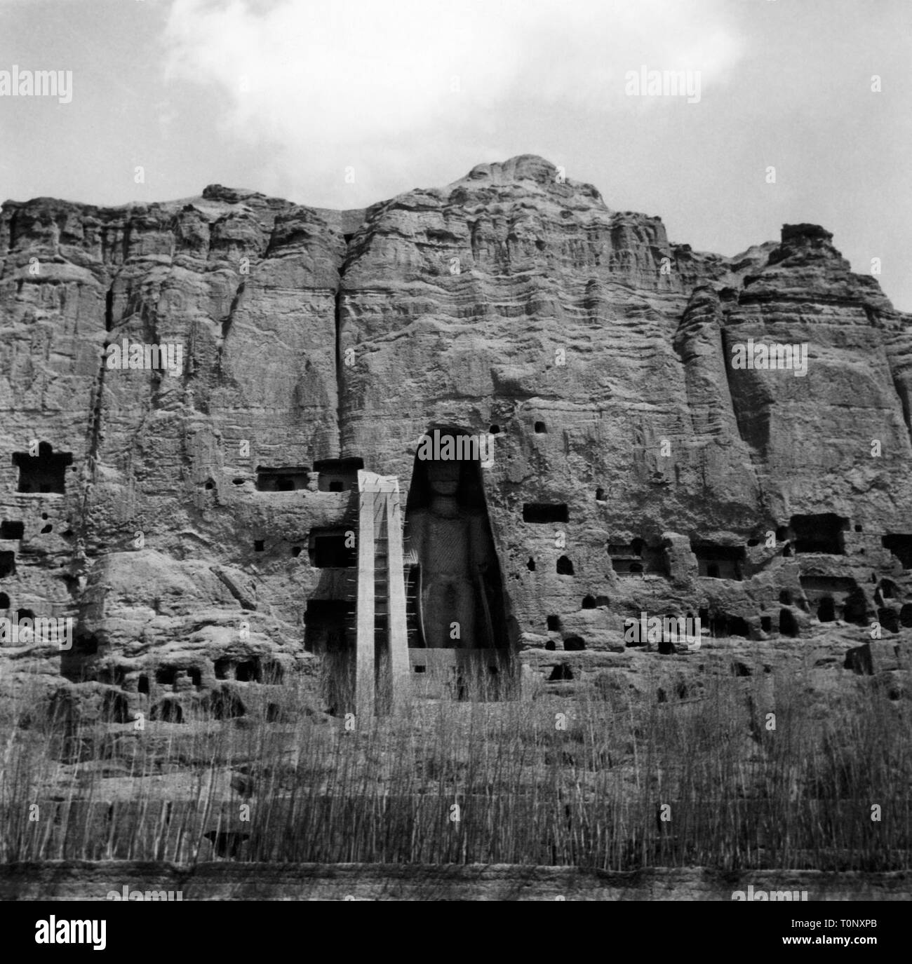 Bamiyan buddha Black and White Stock Photos & Images - Alamy