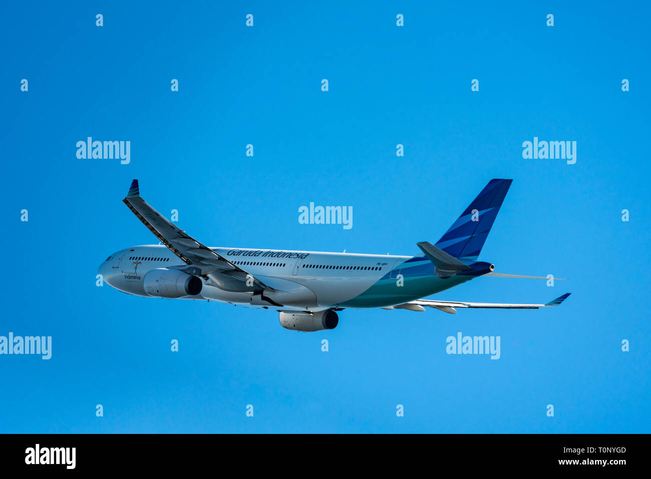Garuda indonesia a330 300 hi-res stock photography and images - Alamy