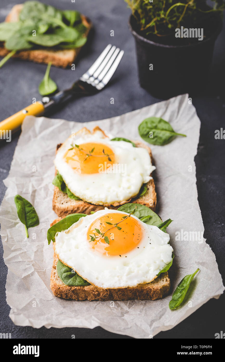 Healthy fried egg sandwich Stock Photo - Alamy