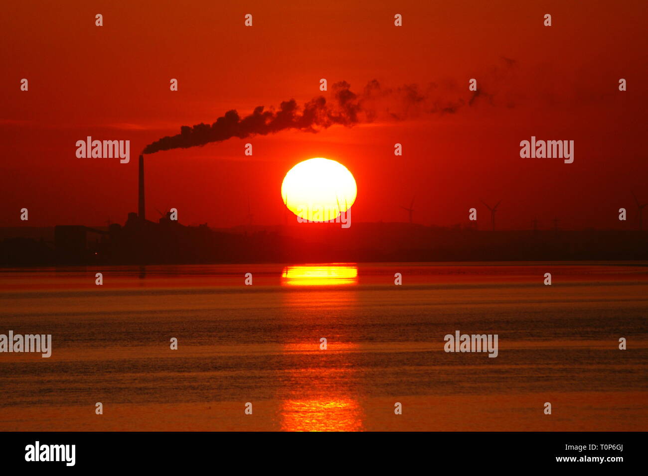sunset on the humber estuary, river humber Stock Photo Alamy