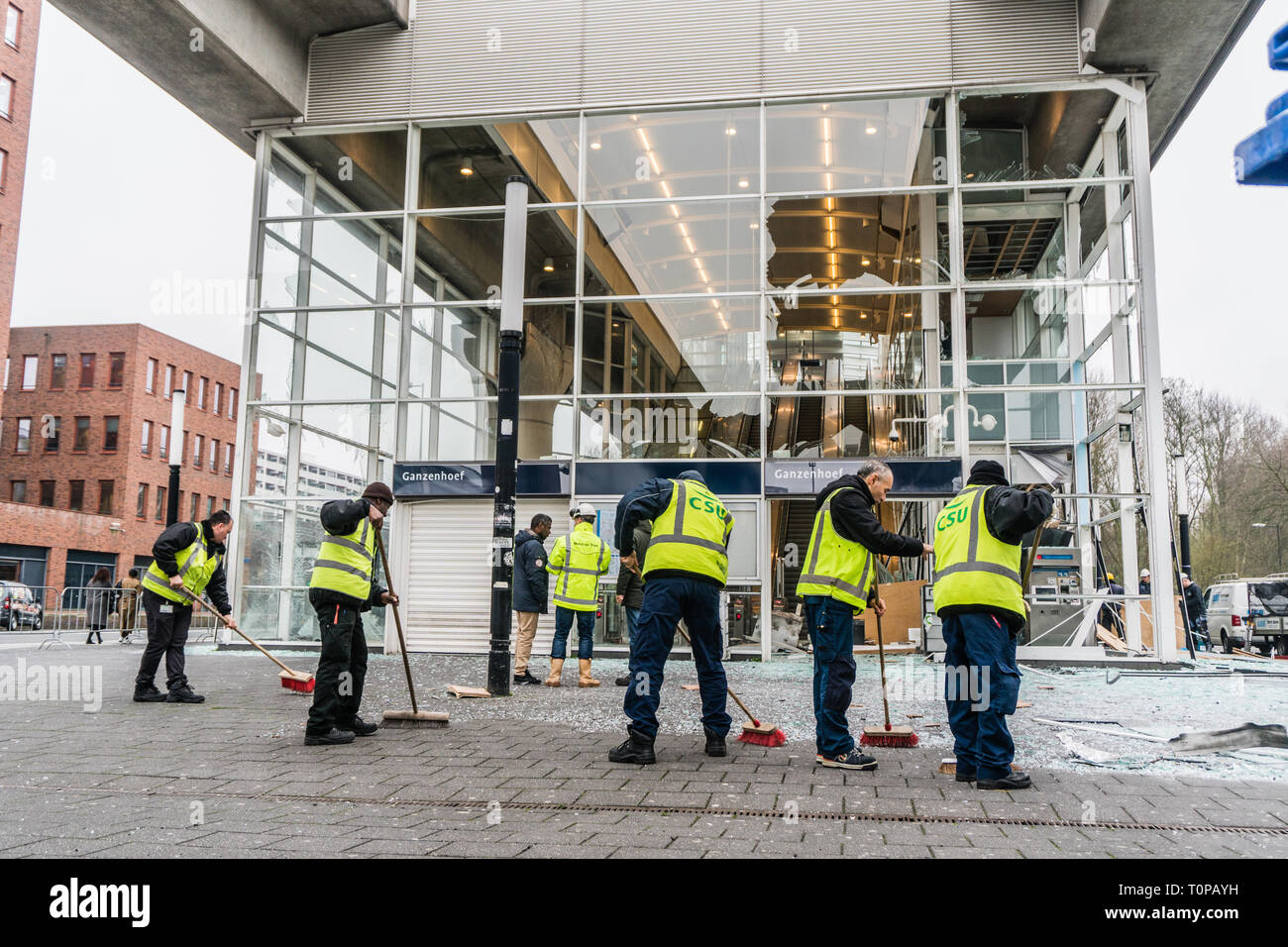 Amsterdam, the, Netherlands. 21st Mar, 2019. Workers of CSU cleaning