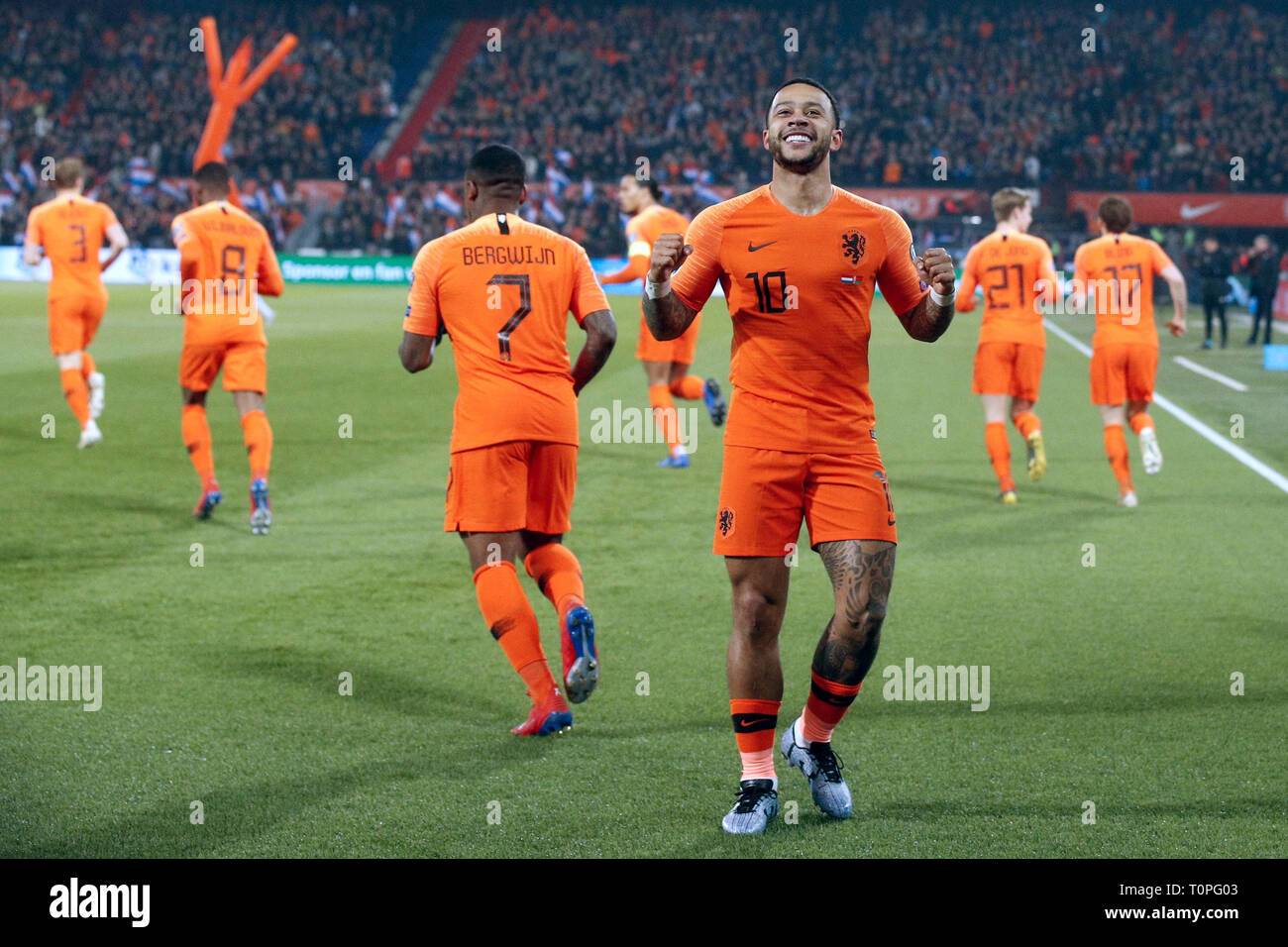 Memphis depay celebration hi-res stock photography and images - Alamy
