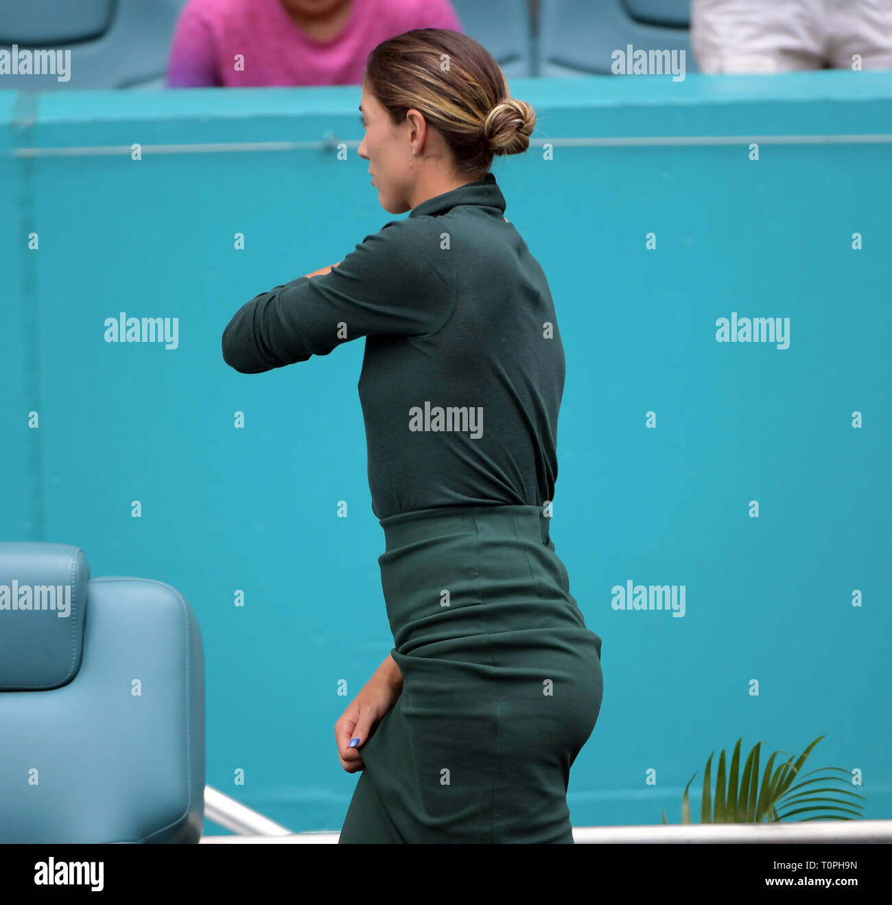 MIAMI GARDENS, FL - MARCH 17: Garbine Muguruza on the practice court