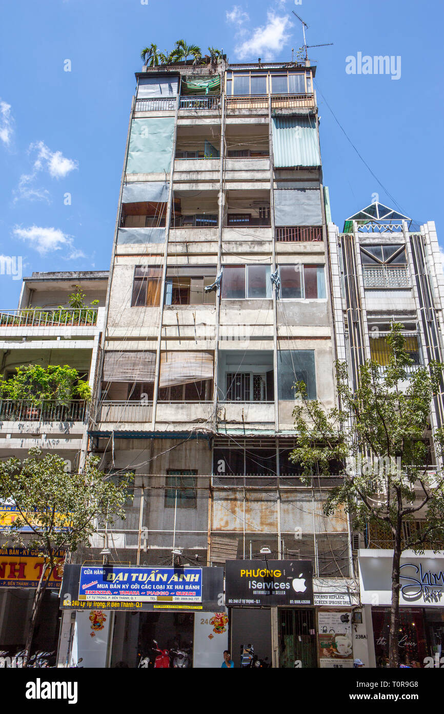 Run Down Apartments High Resolution Stock Photography and Images - Alamy