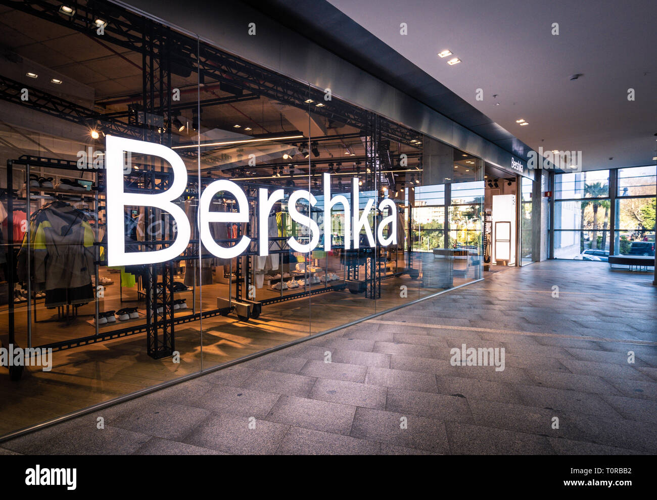 Bershka spain hi-res stock photography and images - Alamy