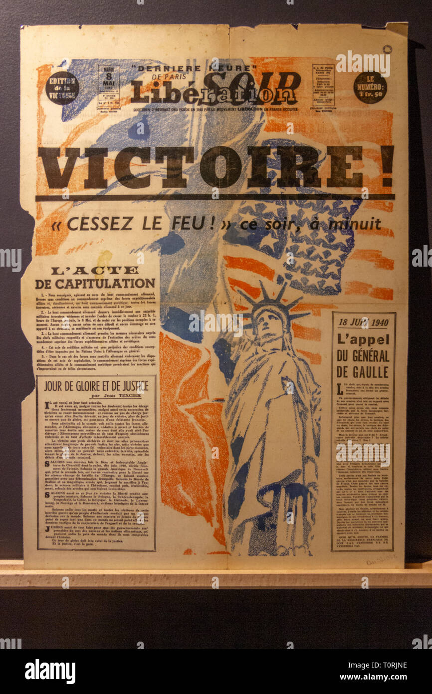 'Libération Soir' (Dernière Heure de Paris) on 8th May 1945 following the Liberation of Europe, Caen Memorial, Norman Stock Photo