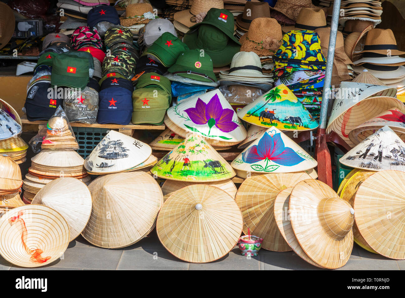 Vietnamese hats for sale hi-res stock photography and images - Alamy