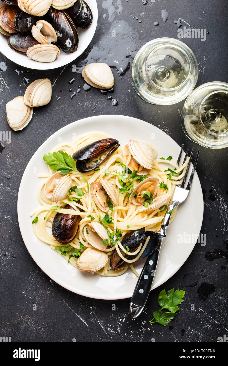Spaghetti with seafood Stock Photo Alamy