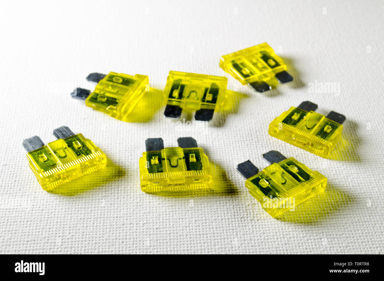 Yellow 20 amp fuse hires stock photography and images Alamy