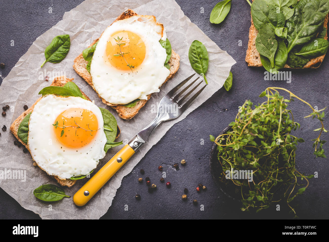 Healthy fried egg sandwich Stock Photo Alamy