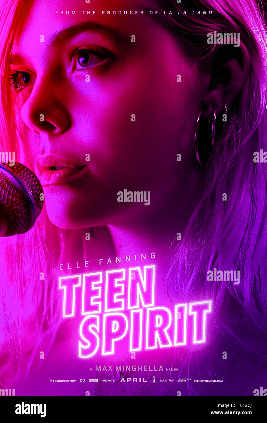 een Spirit (2018) directed by Max Minghella and starring Elle Fanning, Agnieszka Grochowska and Archie Madekwe. Violet enters a singing competition to escape her small town. Stock Photo