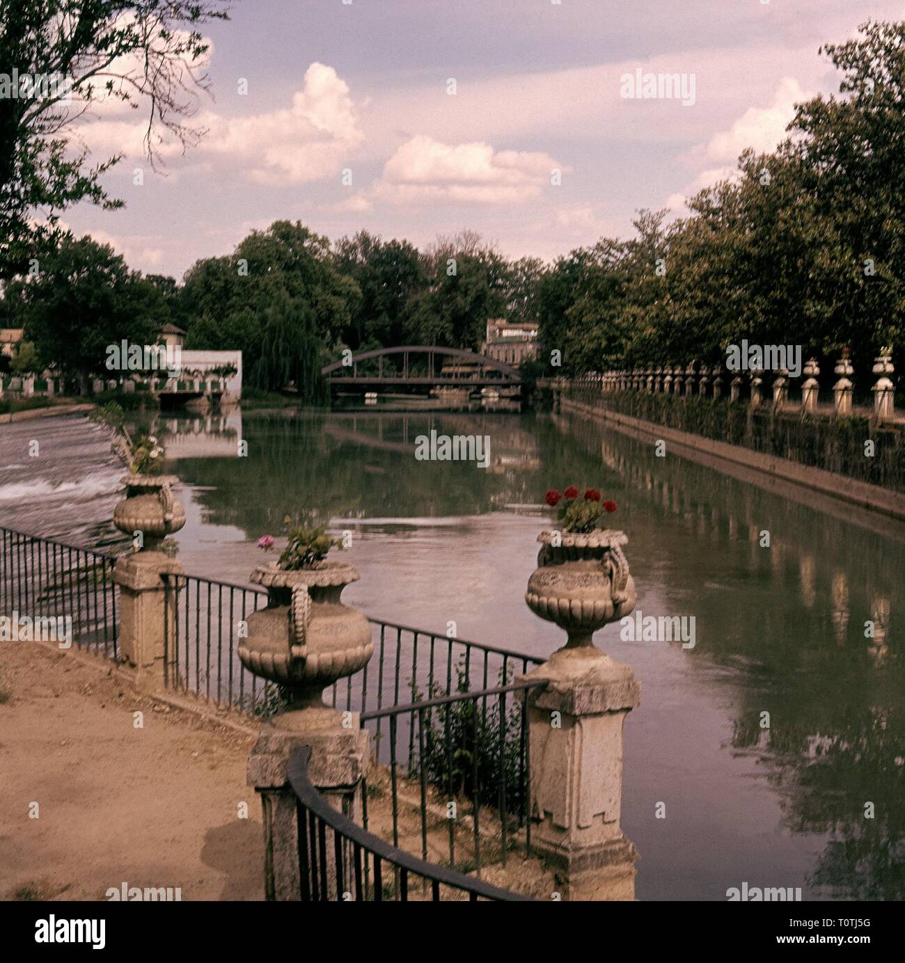 RIO TAJO CANALIZADO A SU PASO POR ARANJUEZ. Location: EXTERIOR ...