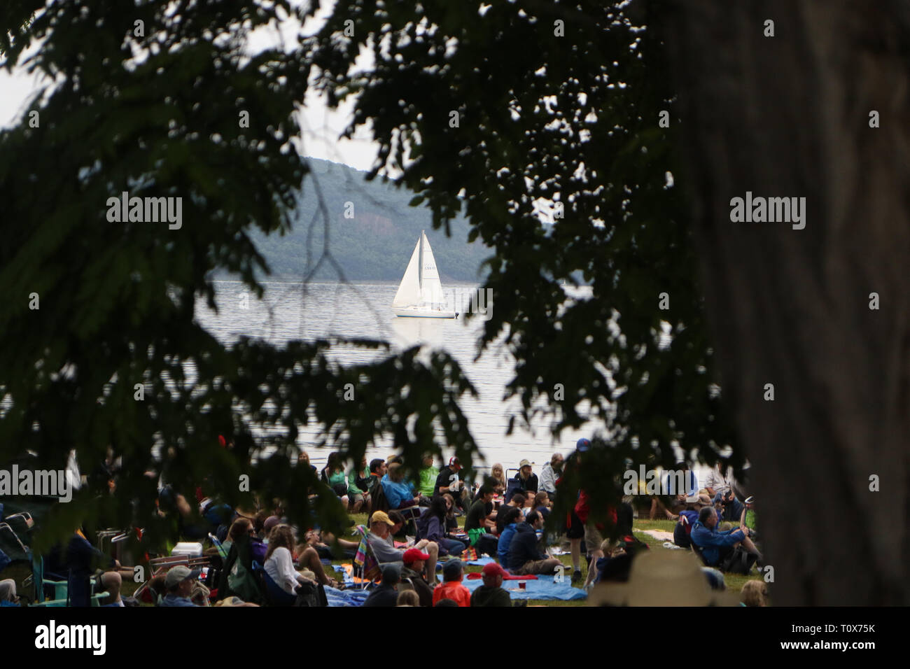 Sailing By An Outdoor Concert On The Hudson River Stock Photo Alamy