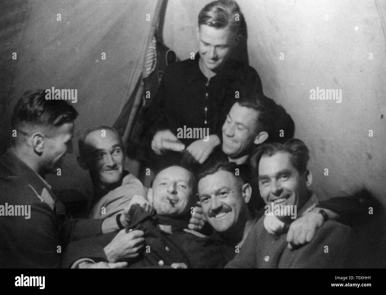 Second World War / WWII, Russia 1941, group of members of the 3rd Luftwaffe War Correspondent Company in camp, August 1941, Operation Barbarossa, eastern front, soldiers, soldier, tent, tents, cheerfulness, geniality, good mood, German Luftwaffe (German Air Force), war reporter, propaganda company, companies, propaganda corps, Wehrmacht, armed forces, people, 20th century, 1940s, second, 2nd, world war, world wars, group, groups, members, member, camp, camps, historic, historical, Additional-Rights-Clearance-Info-Not-Available Stock Photo