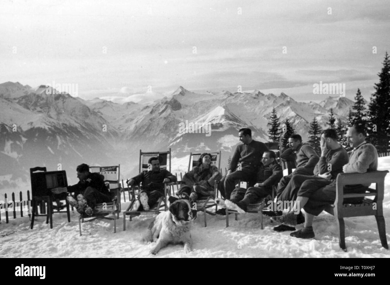 Second World War / WWII, German Wehrmacht, group during holiday in Zakopane, Poland, December 1941, Additional-Rights-Clearance-Info-Not-Available Stock Photo