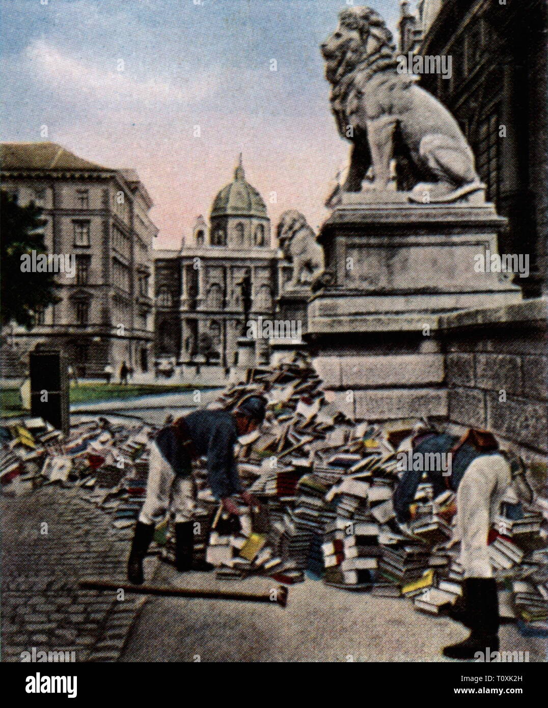 July Revolt, 15.7.1927, book and record thrown from the windows are removed by the fire brigade, 16.7.1927, coloured photograph, cigarette card, series 'Die Nachkriegszeit', 1935, fire of the Viennese law courts, Palace of Justice fire, law courts, Vienna, protest, protests, riot, riots, politics, policy, Austria, First Republic, people, 1920s, 20th century, fire, fires, book, books, record, file, records, files, fire brigade, fire department, fire brigades, fire departments, remove, removing, coloured, colored, post war period, post-war period, , Additional-Rights-Clearance-Info-Not-Available Stock Photo