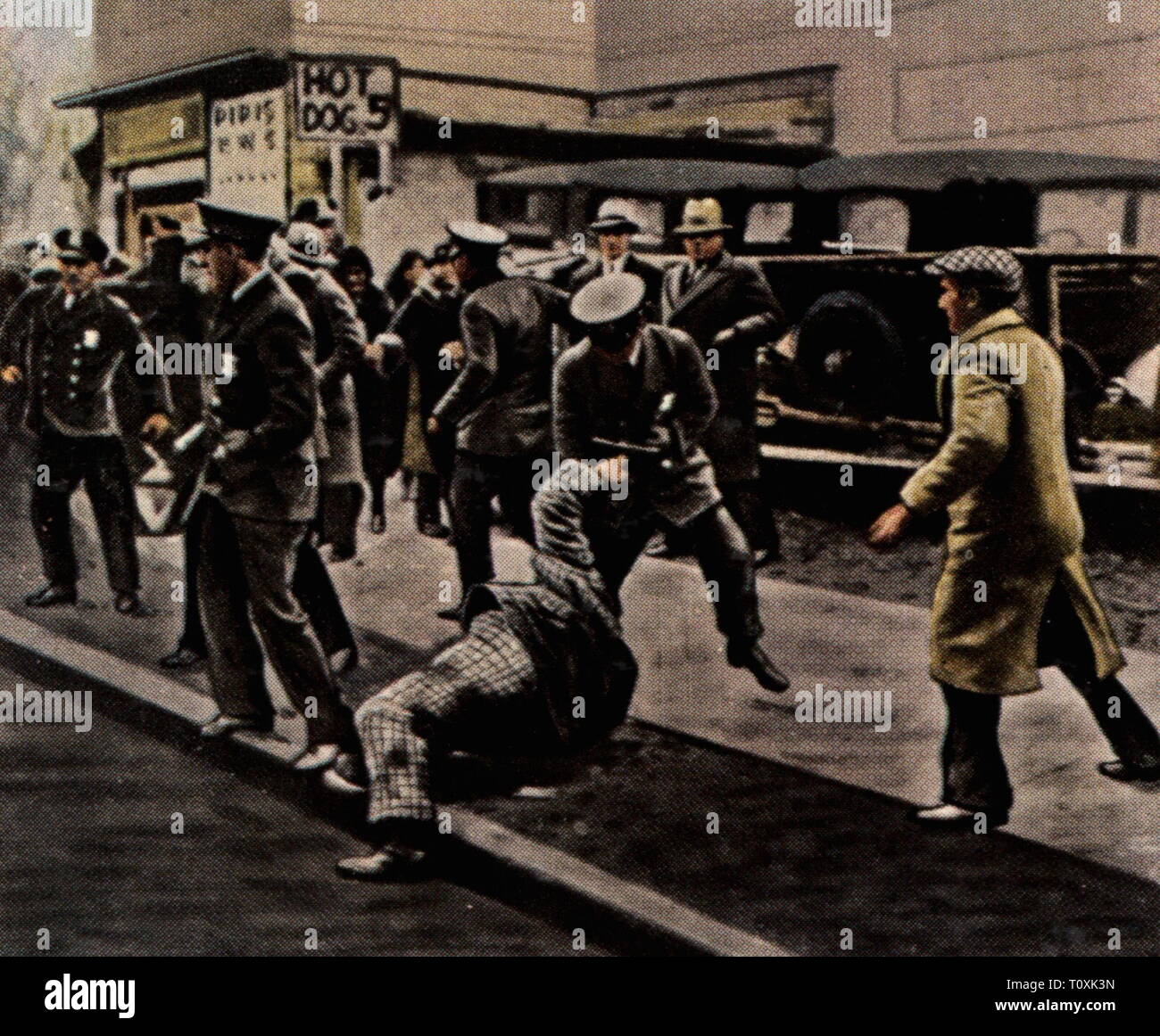 politics, demonstrations, USA, food riot in Minneapolis, Minnesota, February 1931, police is advancing forcibly against demonstrators, coloured photograph, cigarette card, series 'Die Nachkriegszeit', 1935, world depression, world depressions, crisis, crises, food scareness, food shortage, hunger, hungriness, riot, riots, affray, unemployed, nonworker, workless, unemployed people, unemployment, poverty, violence, protest, protests, people, 20th century, 1930s, politics, policy, demonstrations, demos, demonstration, demo, USA, United States of Ame, Additional-Rights-Clearance-Info-Not-Available Stock Photo