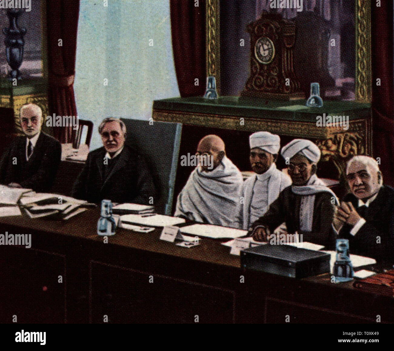 politics, conference, British Indian Round Table Conferencen, second conference, opening, London, 7.9.1931, Mahatma Gandhi next to the British Prime Minister Ramsay MacDonald, coloured photograph, cigarette card, series 'Die Nachkriegszeit', 1935, colonialism, colony, colonies, reform, reforms, negotiations, British empire, British India, British Indian round Table conference, Round Table, politician, politicians, people, 20th century, 1930s, politics, policy, conference, conferences, opening, openings, Prime Minister, Prime Ministers, coloured, , Additional-Rights-Clearance-Info-Not-Available Stock Photo